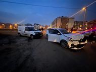 Bursa'da otomobil ile hafif ticari araç çarpıştı; 2 yaralı