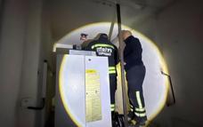 Çorlu'da elektrik kesintisinde asansörde mahsur kalanları itfaiye kurtardı