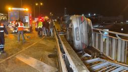 İstanbul - Avcılar'da otomobil bariyerin yanındaki yaya yoluna düştü: 2 yaralı