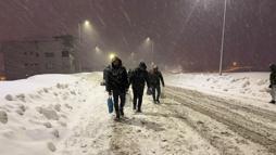 Yüksekova kar ve tipi etkili oldu