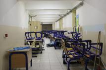 Yükümlüler, okulu boyayıp sömestir sonrası eğitim dönemine hazırladı