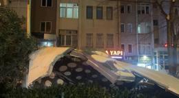İstanbul - Fırtına nedeniyle Beylikdüzü'nde 15 katlı binanın dış cephesi uçtu; Ataşehir'de ağaç devrildi