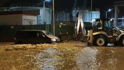 Çanakkale'de sağanak; Kepez Çayı taştı (2)