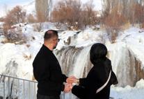 Donan Muradiye Şelalesi’ne ziyaretçi ilgisi