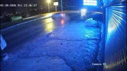 Otomobil, refüje ve bir otomobile çarptı: 2 yaralı