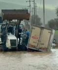 Bodrum'da sağanak; su dolan yolda kalan kamyonetin sürücüsü kepçeyle kurtarıldı