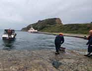 İstanbul - Sivriada açıklarında sürüklenen ve içinde 2 kişi bulunan tekne kurtarıldı