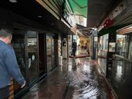 İzmir'de sağanak; cadde ve sokaklar göle döndü (3)