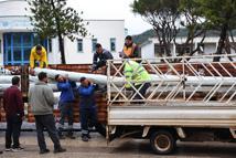 Büyükşehir’den hortum ve fırtınadan zarar gören üreticiye sera naylonu desteği