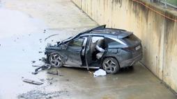 İstanbul - Küçükçekmece'de kaza yapan otomobil dereye uçtu