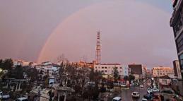 Dolu sonrası gökkuşağı görsel şölen sundu