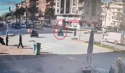 Kazada motosiklet sürücüsü minibüsün altında kalmaktan son anda kurtuldu