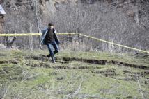 Heyelan yaşanan köyde detaylı inceleme, tahliye gündemde / Ek fotoğraflar