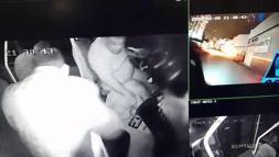 Adana’da minibüs ile otomobil kafa kafaya çarpıştığı kaza, kamerada