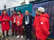 Bakan Bak İtalya’da milli sporcuları ziyaret etti