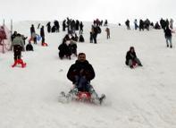 Kar Festivali'nde kızak, kayak ve şambrellerle kaydılar / Ek fotoğraflar