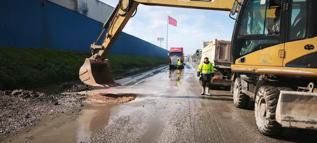 Sağanak yağış sonrası kapanan yollar bir bir yeniden ulaşıma açılıyor