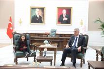 Bakan Memişoğlu, ‘sağlık elçisi’ Doğa ve sigarayı bıraktırdığı dedesiyle bir araya geldi