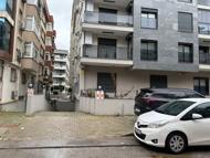 Polis gibi giyinen şüpheli, sokakta tartıştığı kişiyi tabancayla vurdu