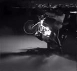 Motosikleti ile akrobatik hareketler yapan ehliyetsiz sürücüye 77 bin TL ceza