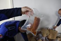 Otogarda ele geçirilen bozulmuş tatlılar imha edildi