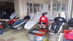 Aydın'da polislerden Kızılay'a destek