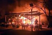 İstanbul - Avcılar'da parkın içindeki kafe alev alev yandı