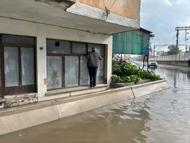 İzmir'de sağanak nedeniyle yollar göle döndü / Ek fotoğraflar