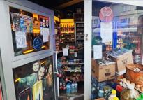 İçki fiyatlarını camlarına asan büfe işletmecisi hakkında tutanak