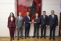 Özgür Özel, şehit ve gazi derneklerinin temsilcileriyle bir araya geldi