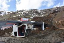 Bitlis’te toprak kaydı, erken tahliye faciayı önledi
