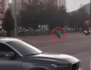 Trafikte motosikletiyle tehlikeli hareketler yapan sürücüye 71 bin TL ceza; o anlar kamerada