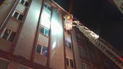 İstanbul - Silivri'de bina girişindeki elektrik trafosu yandı: 2 kişi dumandan etkilendi