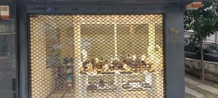 Son anda kapıyı kapatan kuyumcu, soygunu önledi