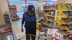 İstanbul - Avcılar’da market denetimi: Son kullanma tarihi geçen ürünlere el konuldu