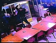 Çayevinde bıçaklı saldırı kamerada