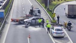 İstanbul- Esenler’de refüje çarpan cip devrildi