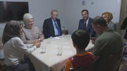 İstanbul - Cumhurbaşkanı Erdoğan, Kayacık ailesi ile iftar yaptı