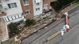 Buca'da istinat duvarı çöktü; apartman sakinleri çözüm bekliyor