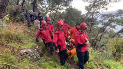 Muğla’da kayalıklardan düşen genç kurtarıldı