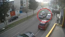 Mardin'de cipin çarptığı öğretmen yaralandı; kaza kamerada