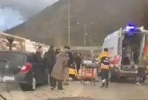 Yaya geçidinde elektrikli bisiklete otomobil çarptı; 1 yaralı