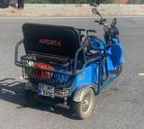 Devrilen elektrikli bisikletteki 2 kişi yaralandı