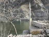 Baraj suları çekildi, ortaya çıkan köyde anılar tazelendi