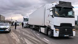 TIR’a çarpan tankerin sürücüsü yaralandı