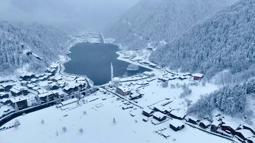 Uzungöl’de kar yağışı sonrası seyirlik manzaralar