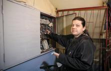 Biri otizmli, 2 çocuğuyla eşinden kalan maaşla yaşamını sürdürmeye çalışıyor