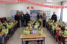 Emniyet müdürü, öğrencilerin davetini geri çevirmedi