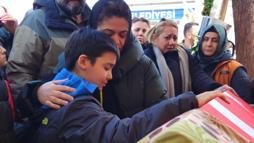 Öğrencisi tarafırdan öldürülen Fatma Nur öğretmen, son yolculuğuna uğurlandı