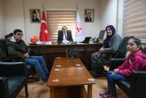 Kaymakam kendisine mesaj gönderen öğrenciyi makamında ağırladı